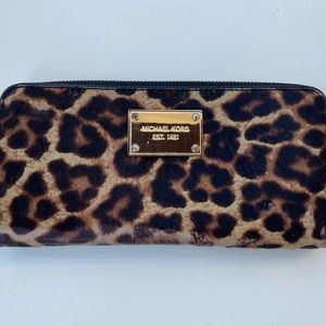 Michael Kors | Cheetah Wallet